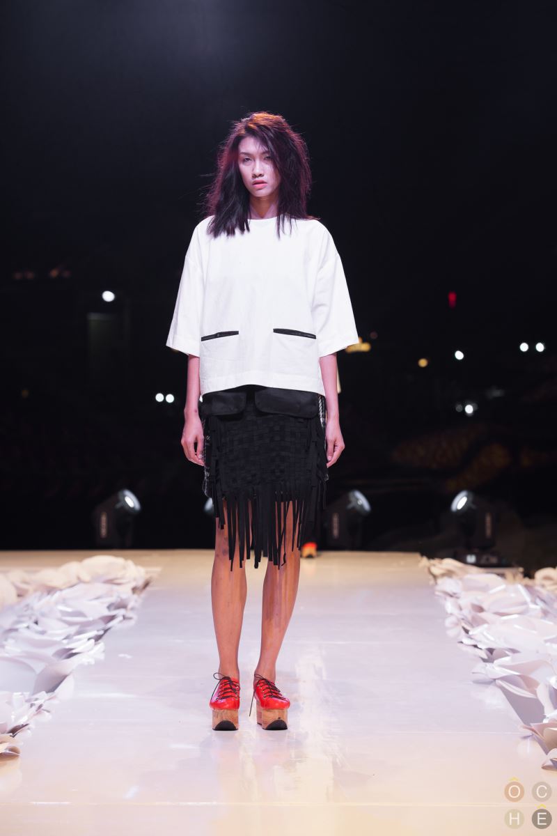 White cotton boxy cropped top