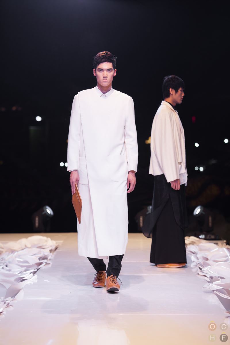 Long white wool blend assymetrical coat